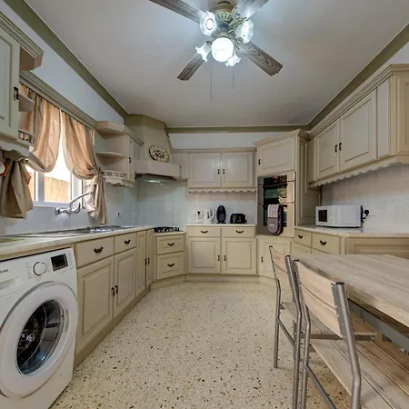 Authentic Maltese 3br With Terrace In By 360 Estates 莫斯塔