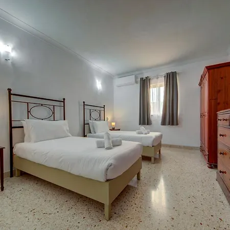 Authentic Maltese 3br With Terrace In By 360 Estates Апартаменты *
