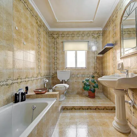 Authentic Maltese 3br With Terrace In By 360 Estates * 莫斯塔