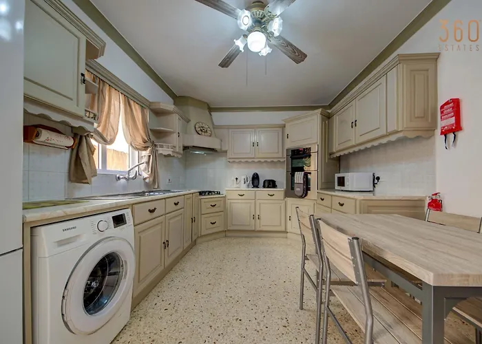 Authentic Maltese 3br With Terrace In By 360 Estates Mosta