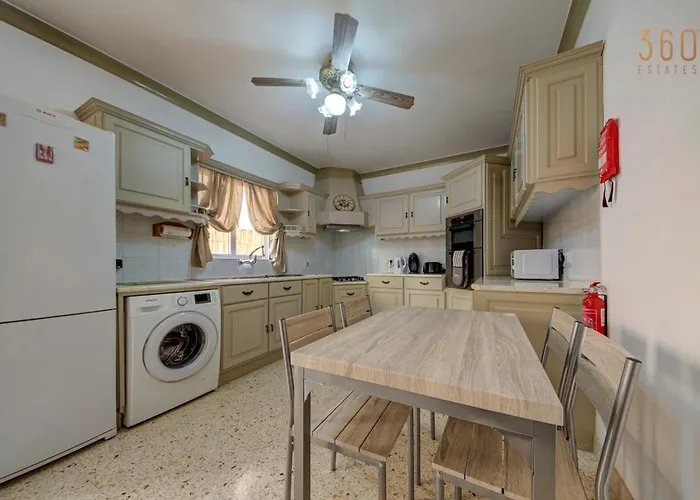 Apartament Authentic Maltese 3br With Terrace In By 360 Estates *